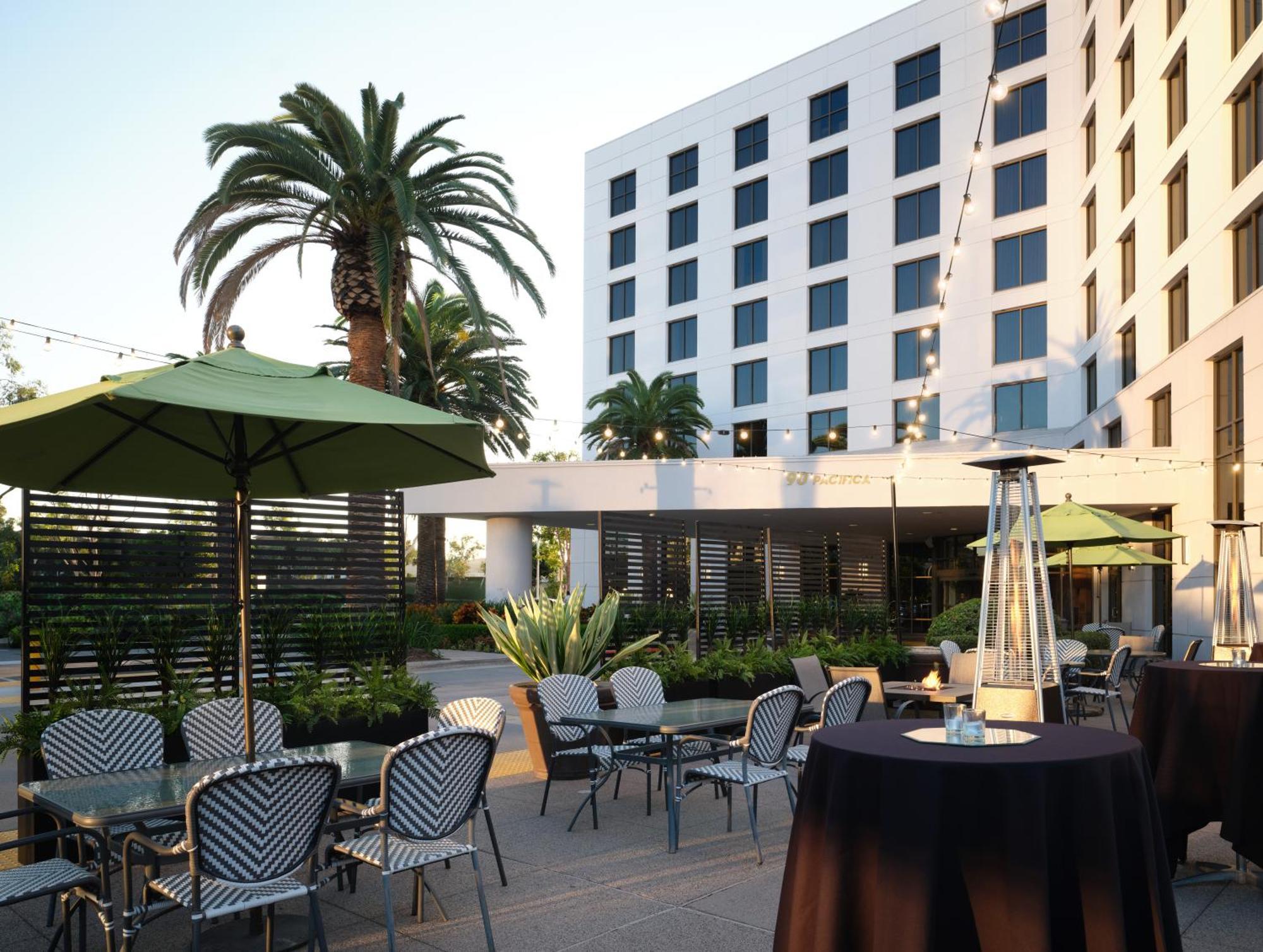 Doubletree By Hilton Irvine Spectrum Extérieur photo