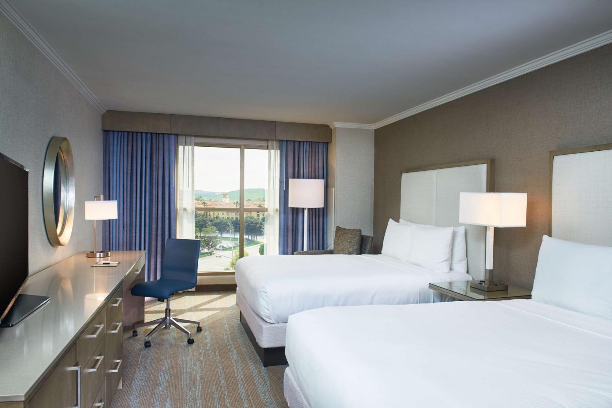 Doubletree By Hilton Irvine Spectrum Extérieur photo
