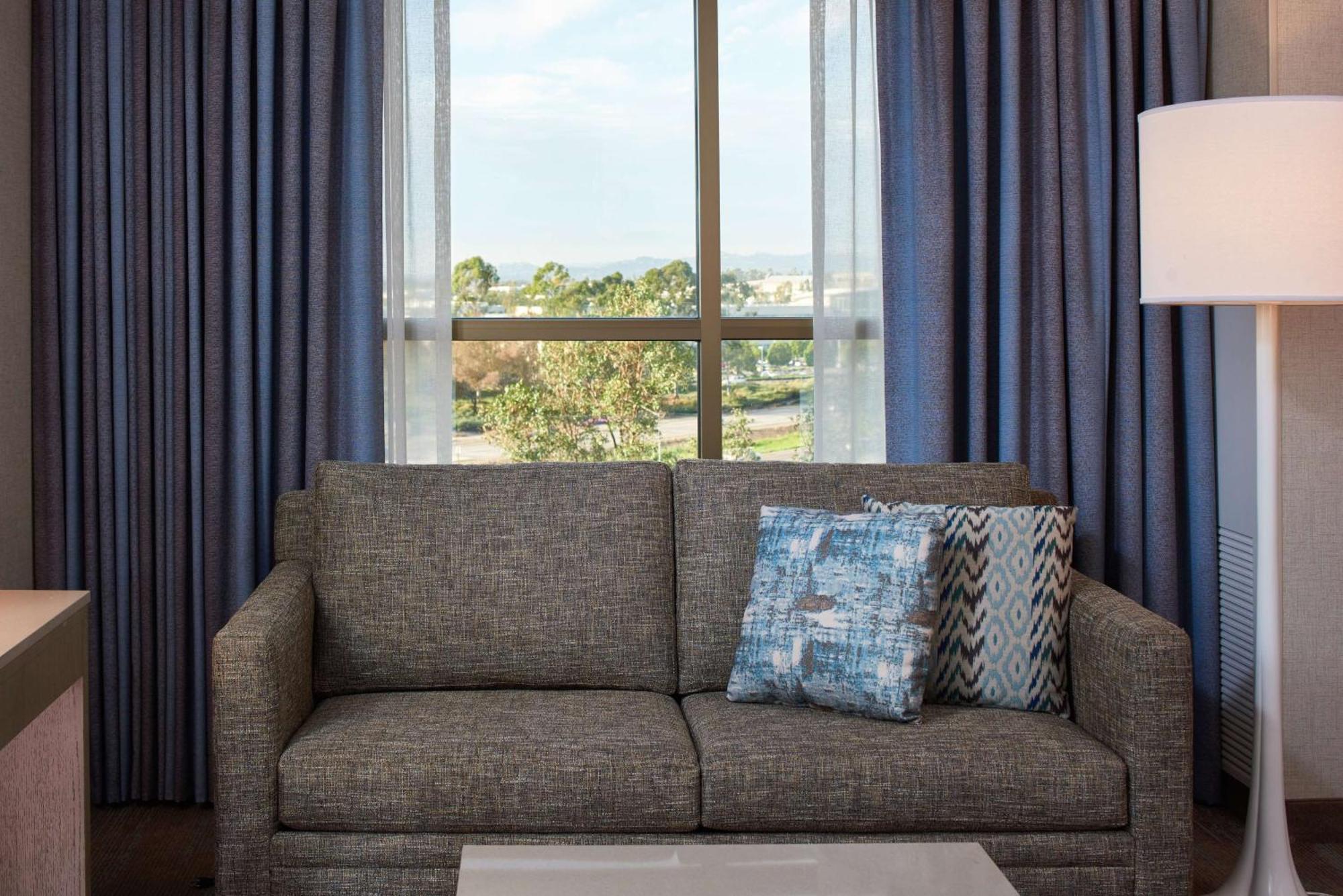 Doubletree By Hilton Irvine Spectrum Extérieur photo