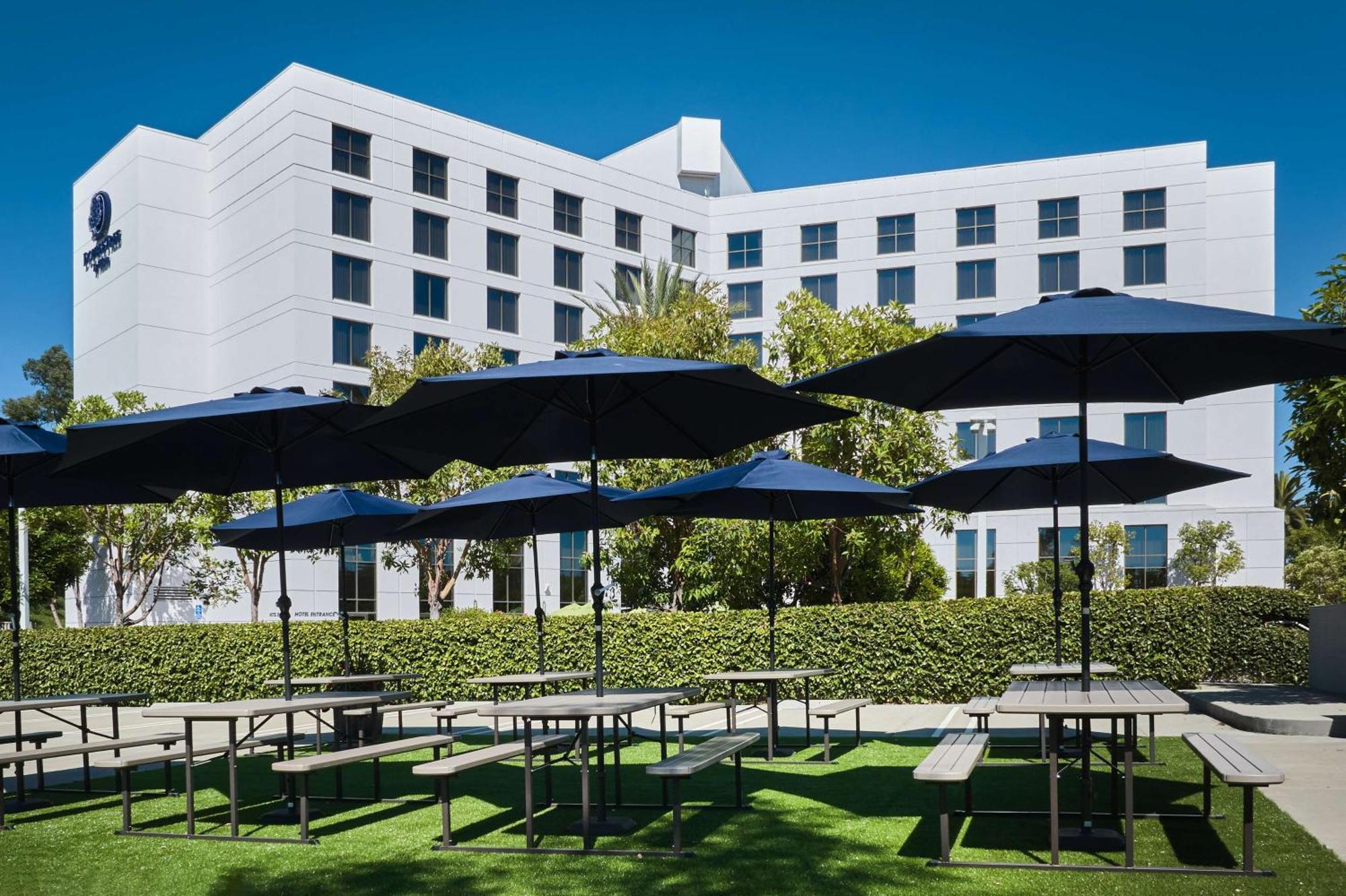 Doubletree By Hilton Irvine Spectrum Extérieur photo