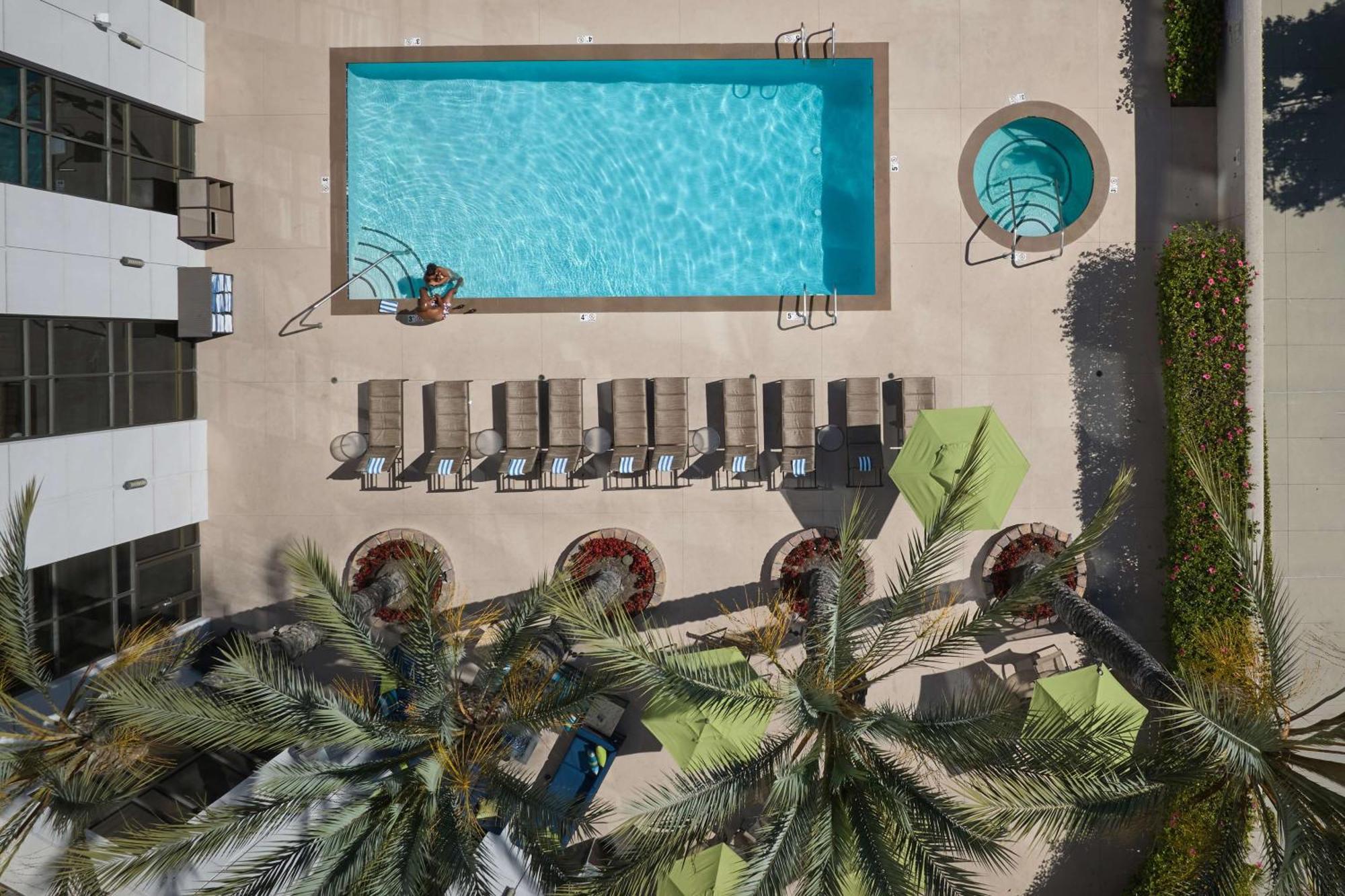 Doubletree By Hilton Irvine Spectrum Extérieur photo
