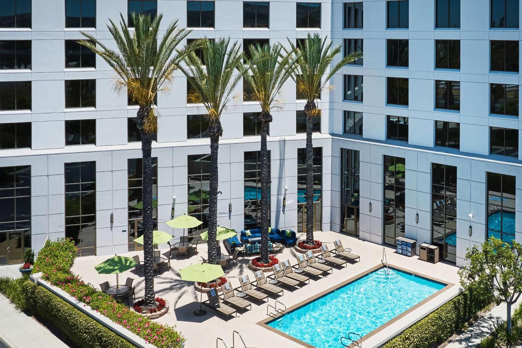 Doubletree By Hilton Irvine Spectrum Extérieur photo