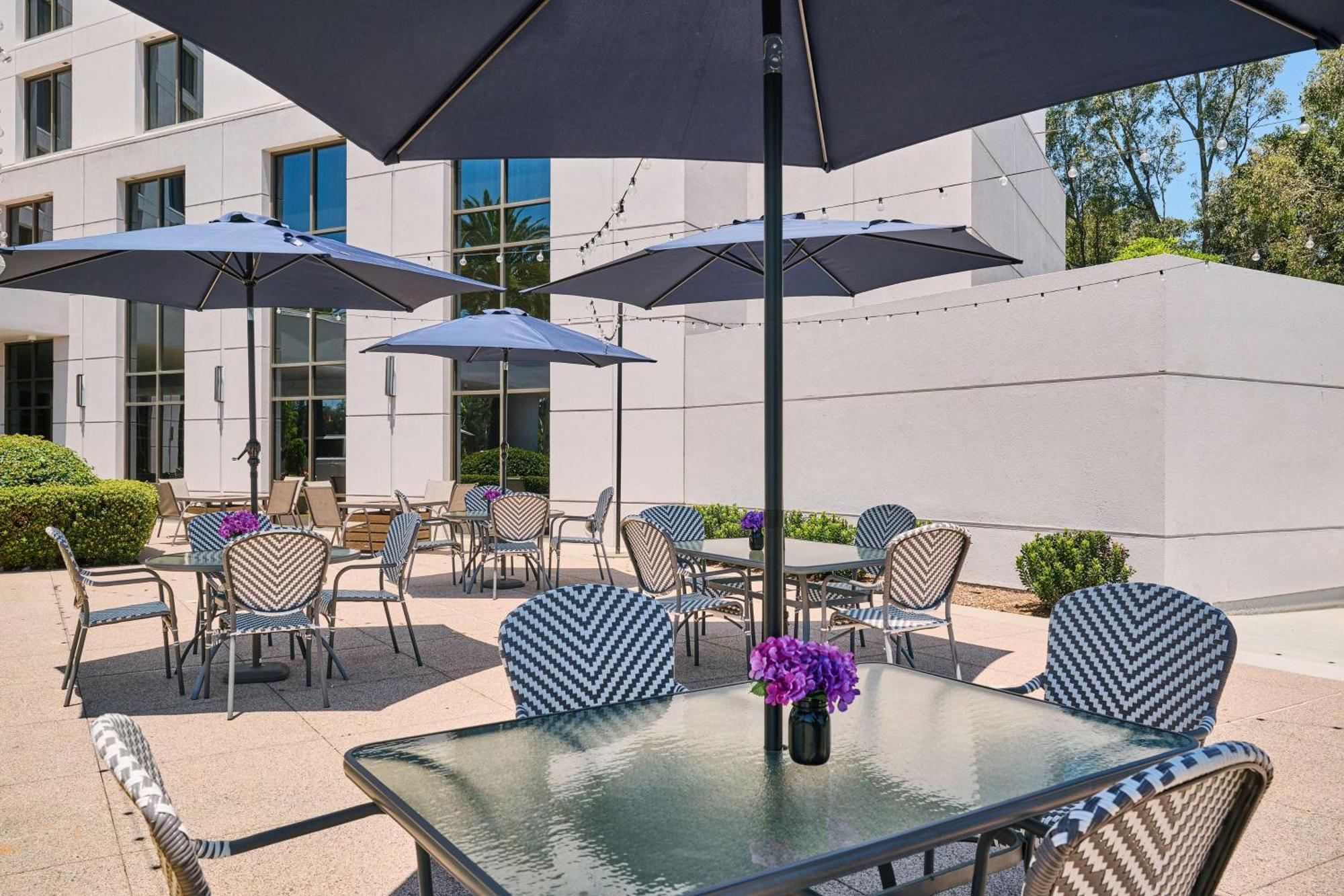 Doubletree By Hilton Irvine Spectrum Extérieur photo