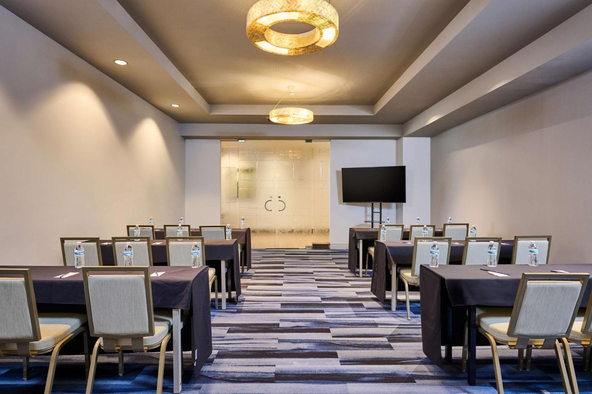 Doubletree By Hilton Irvine Spectrum Extérieur photo